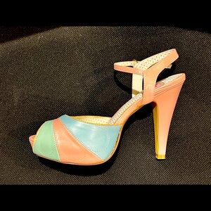 Beautiful New Pin Up Couture Heels. Size 9.